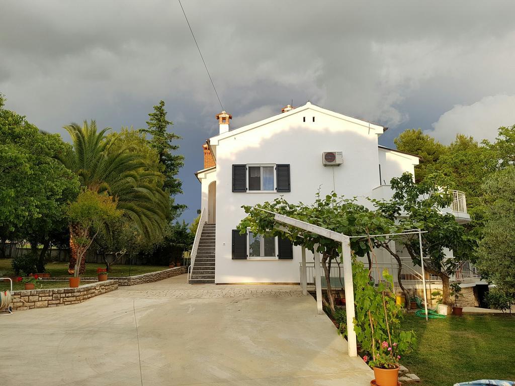 Villa Rosa With Yard And Children'S Playground Tar-Vabriga Exterior photo