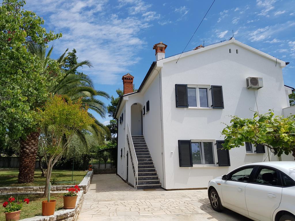 Villa Rosa With Yard And Children'S Playground Tar-Vabriga Exterior photo